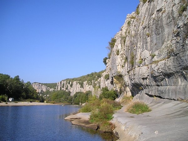 Top 10 des Meilleurs Campings en Ardèche pour des Vacances Inoubliables