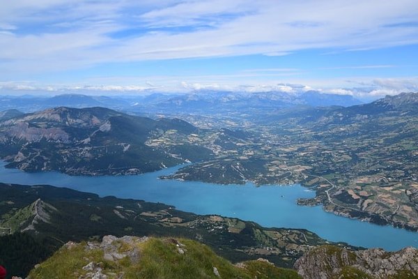 Découvrez les Meilleurs Campings avec Piscine autour du Lac de Serre Ponçon