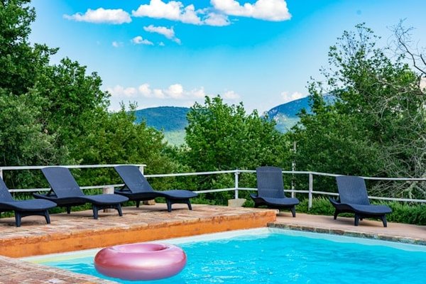 Top 10 des Campings Abordables avec Piscine dans le Morbihan pour des Vacances Inoubliables