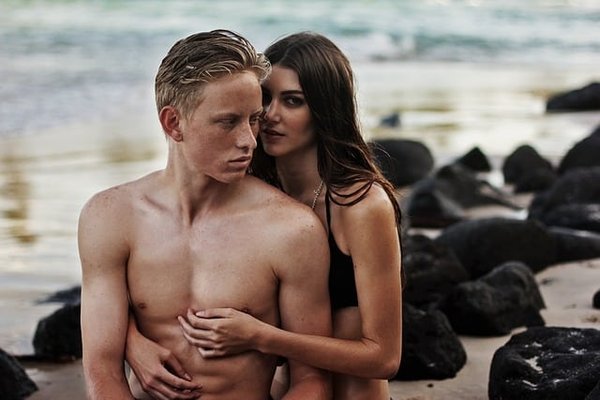 Guide ultime des meilleurs campings naturistes en France pour des vacances en toute liberté