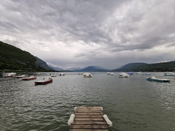 Les Meilleurs Campings au Bord du Lac d'Annecy : Vacances Idylliques à Découvrir